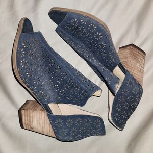 Crown and Ivy Women's Shoes